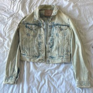 Levi’s light wash denim jacket